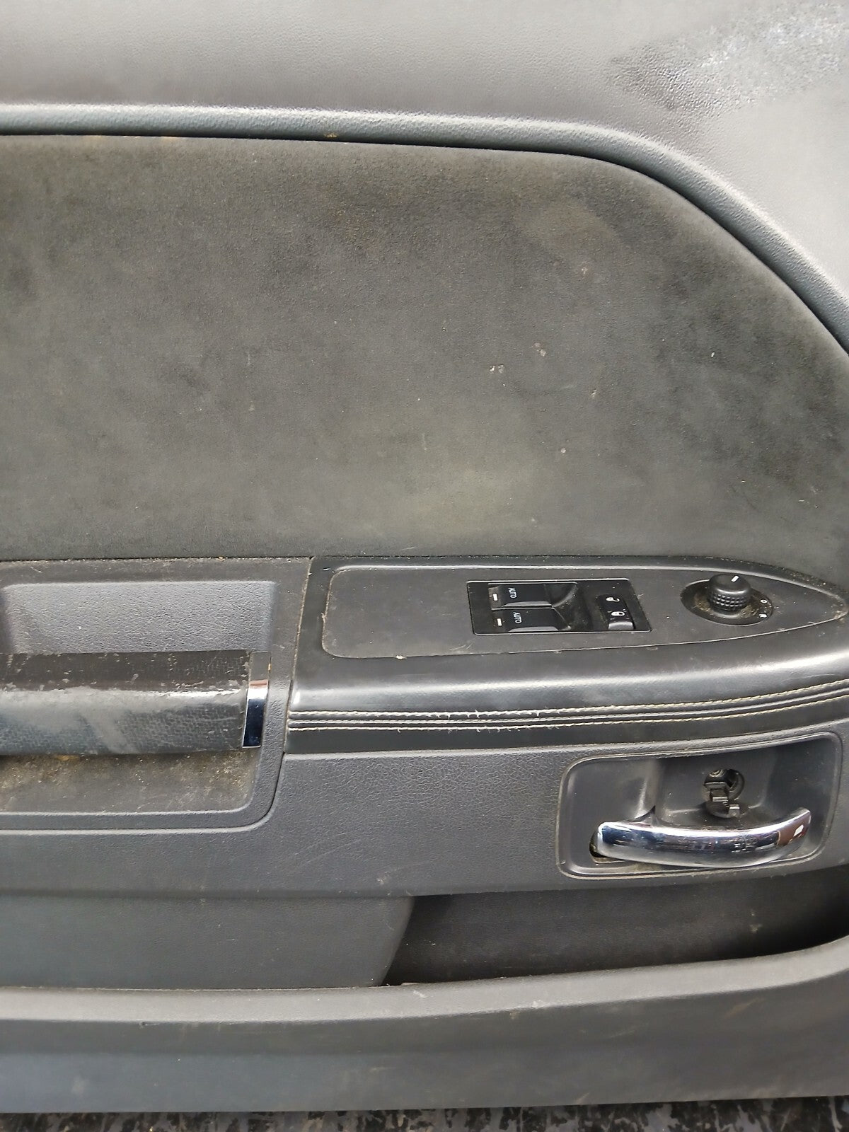 2008-2011 Dodge Challenger SRT8 Interior Front Driver LH Side Door Panel Black