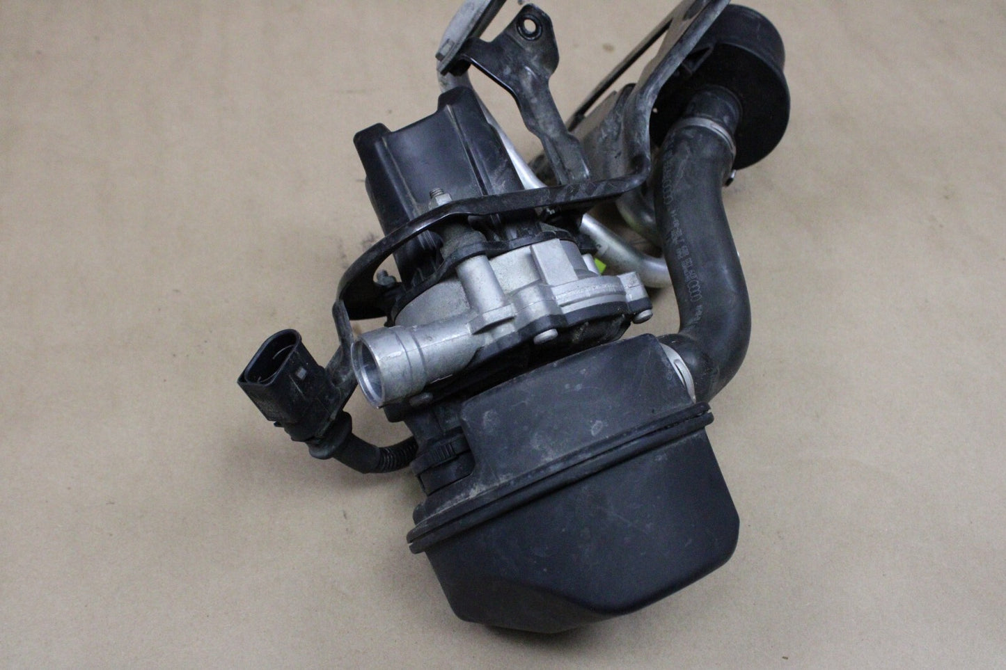2013-2018 Audi A8/S6/S7/S8/RS7 Damper Coolant Water Pump w/ Hose OEM 140k Miles