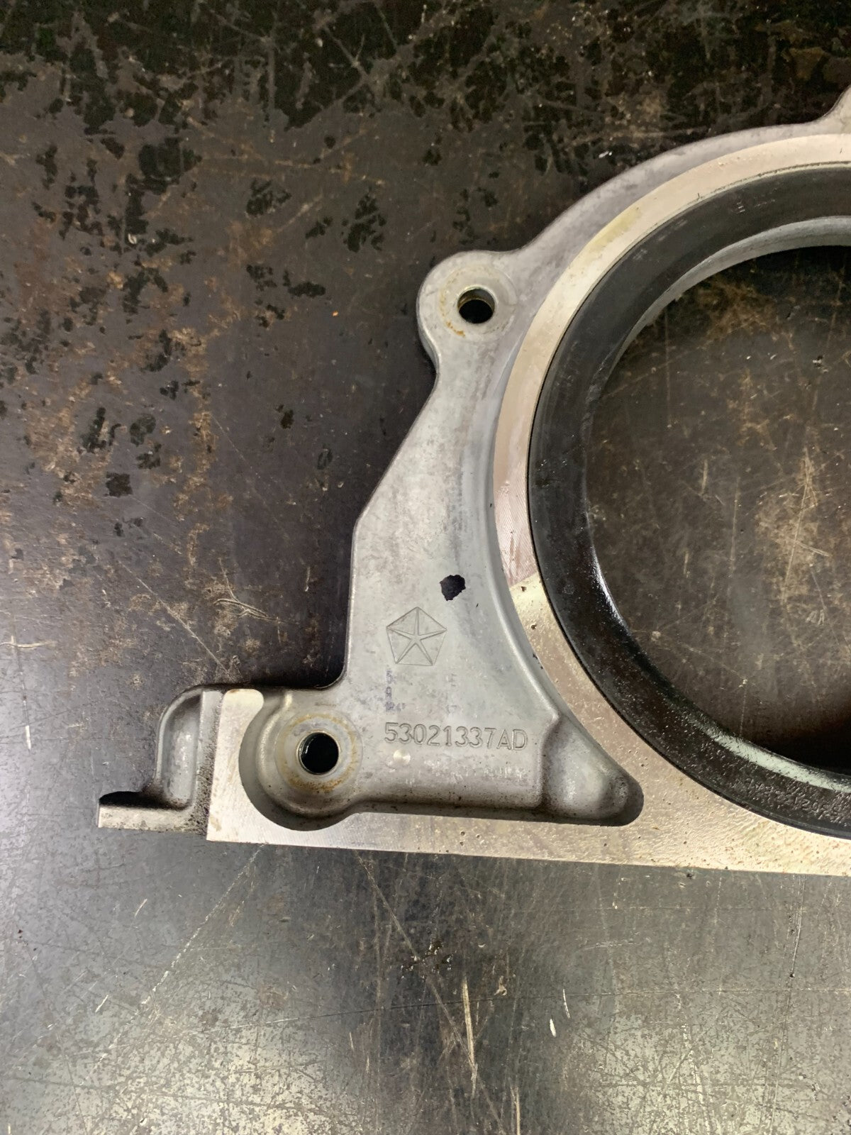 11-18 DODGE RAM 1500 5.7L GAS ENGINE CRANKSHAFT REAR OIL SEAL RETAINER OEM