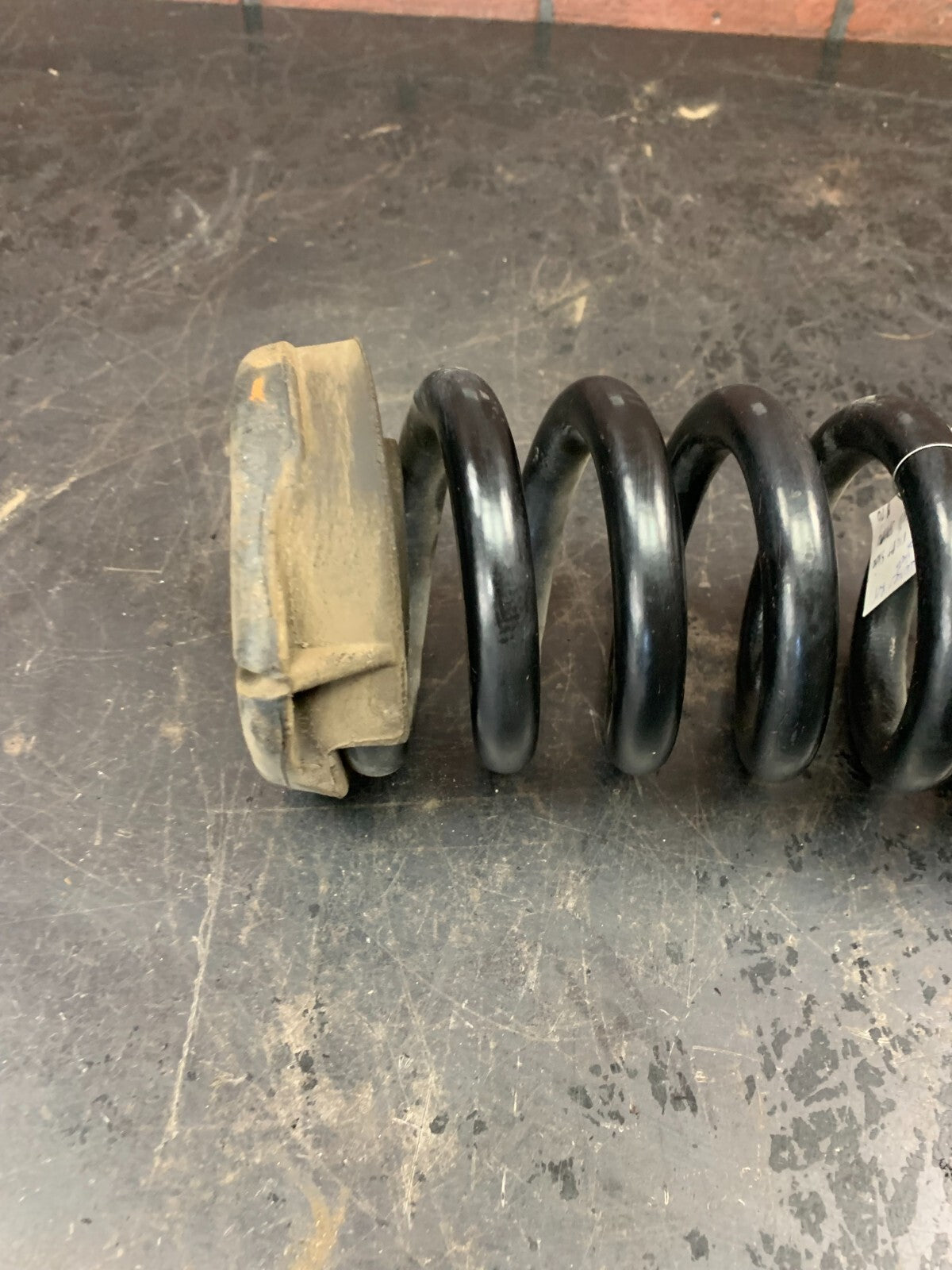 2013-2023 DODGE CHALLENGER REAR RIGHT SIDE SUSPENSION COIL SPRING 5181369AF 105k