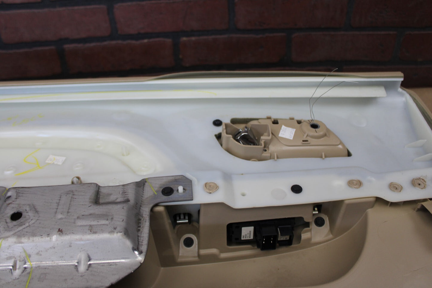 2010-2014 Cadillac Escalade Rear Right Passenger Interior Power Door Panel OEM