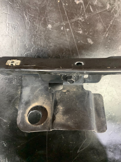 06-10 Saturn Sky Rear Bumper Center Reinforcement Filler Bracket Attachment OEM