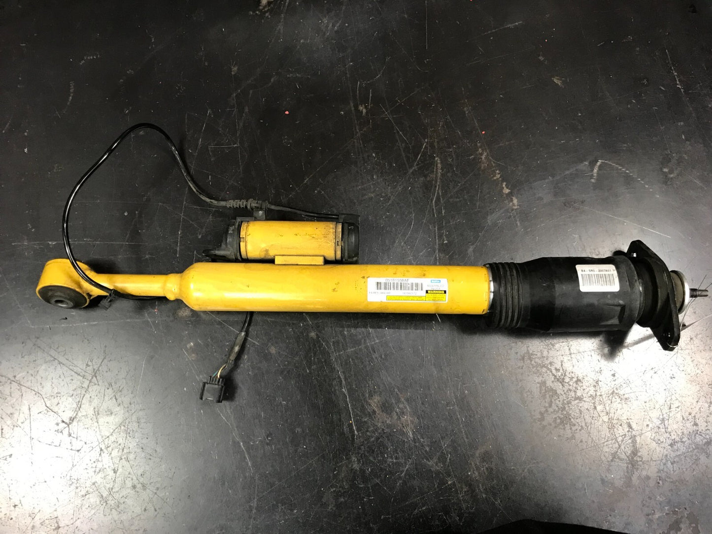 2013-2022 Dodge Challenger SRT Rear Strut Shock Absorber Assembly 05181558af