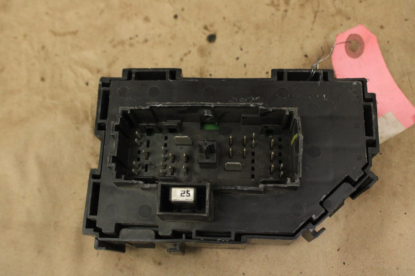 08-11 Suburban 1500 Yukon Escalade Interior Cabin Fuse Box Relay OEM 25815391_01