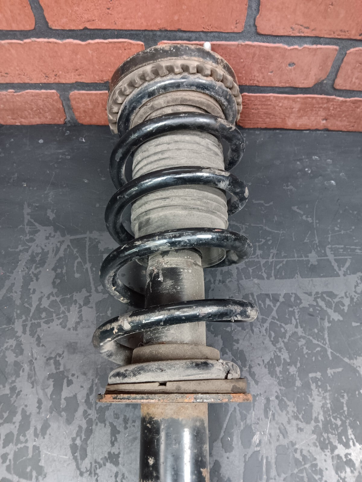 06 07 08 09 10 Charger/Challenger/300 Front Strut Shock Absorber w/ Spring Coil