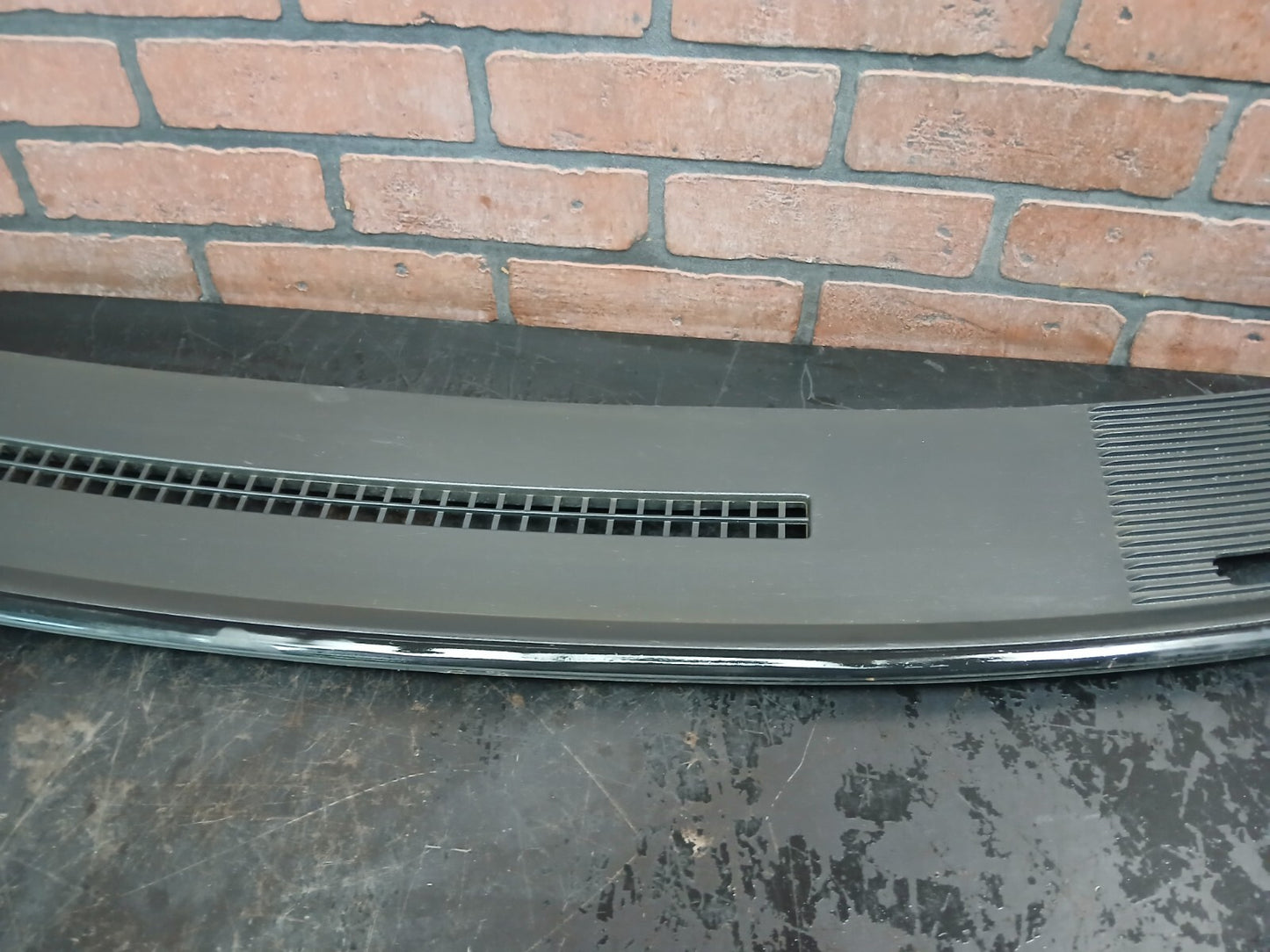 2007-2009 Dodge Caliber Interior Dash Windshield Defroster Grille Panel Cowl