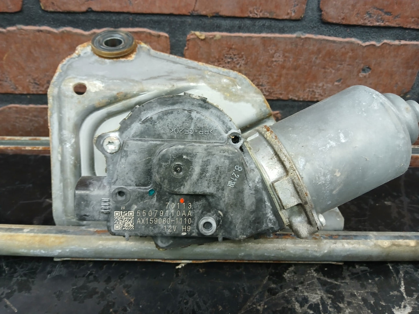 2005-2010 Jeep Grand Cherokee Windshield Wiper Motor & Linkage 55079110aa
