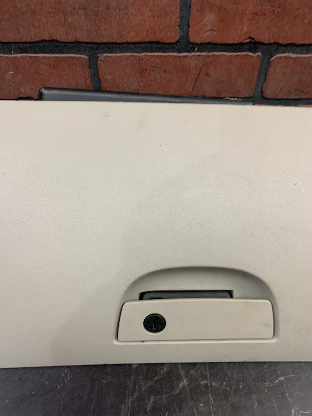 2006 Chrysler 300 Dash Glove Box Storage Compartment Door 0xw23bd1ab