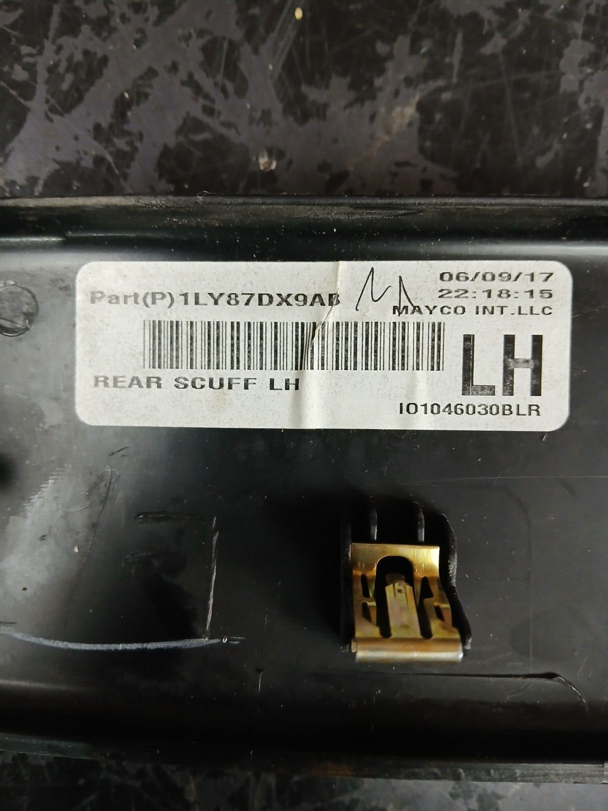2011-2021 Jeep Grand Cherokee Rear Driver LH Side Scuff Plate 1ly87dx9ab