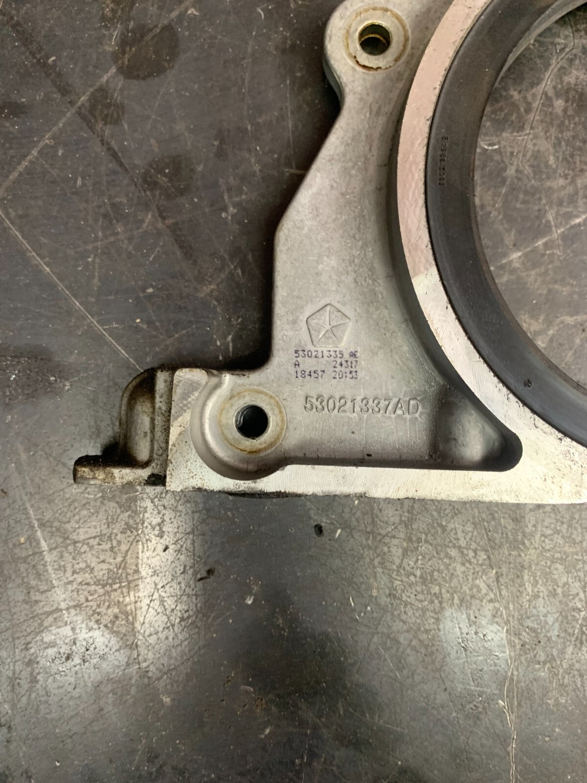 2011-2018 DODGE RAM 1500 5.7L GAS ENGINE CRANKSHAFT REAR OIL SEAL RETAINER OEM