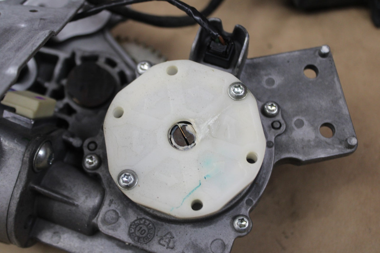 2009- 2014 ESCALADE CHEVY TAHOE-SUBURBAN FOEM POWER LIFTGATE & MODULE 20935205