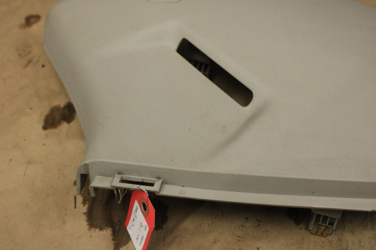 2005-2010 Chrysler 300 Passenger RH Side C Pillar Molding 0UM44BD1AD OEM Beige