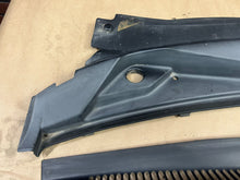 05-10 Grand Cherokee Windshield Dash Defroster Cowl Grille Trim Set-55156852ag