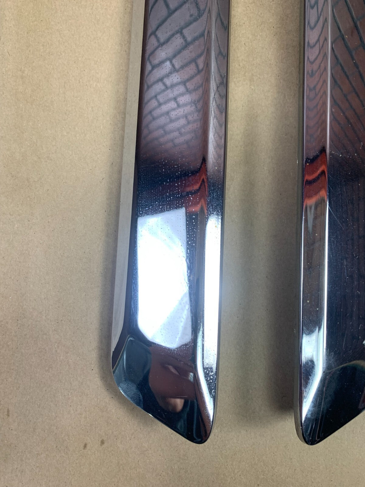 06-07 GRAND CHEROKEE RIGHT LEFT SIDE REAR CHROME DOOR TRIM MOLDINGS 04806272AA