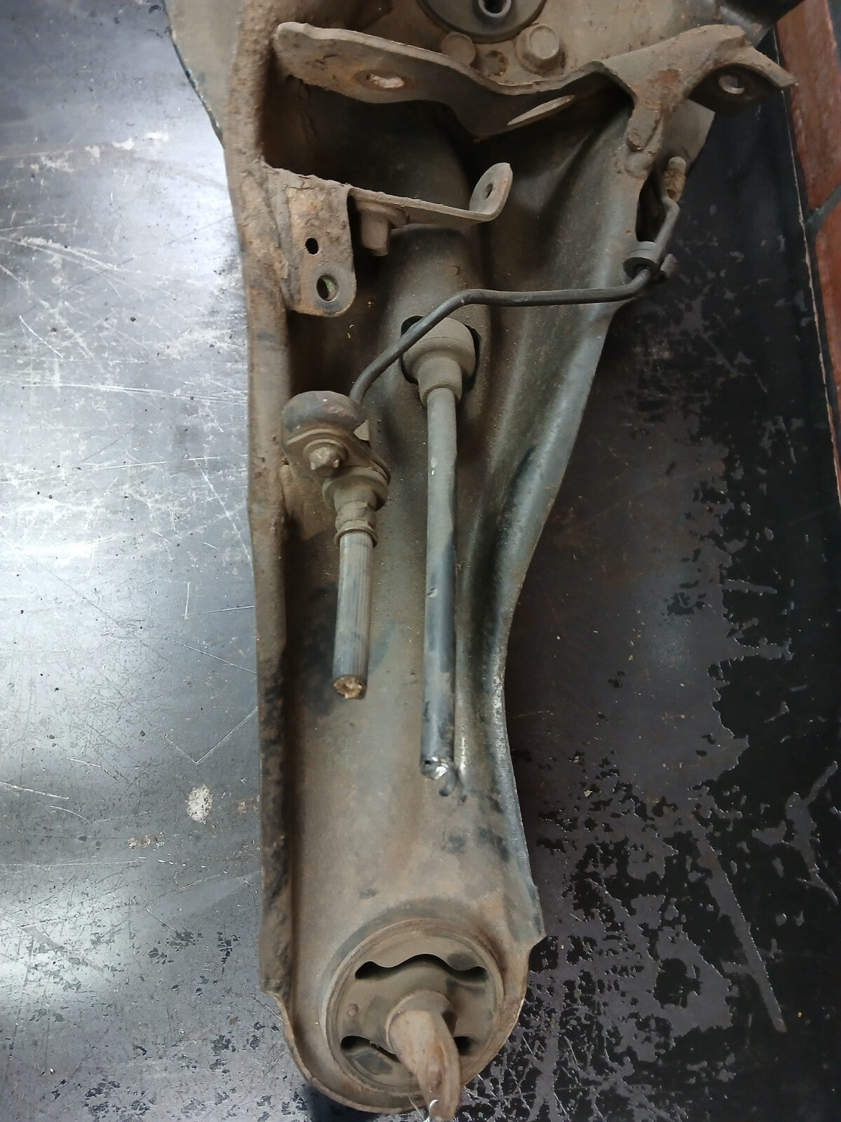 2007-2012 Dodge Caliber Rear Driver LH Side Lower Trailing Arm & Spindle Knuckle