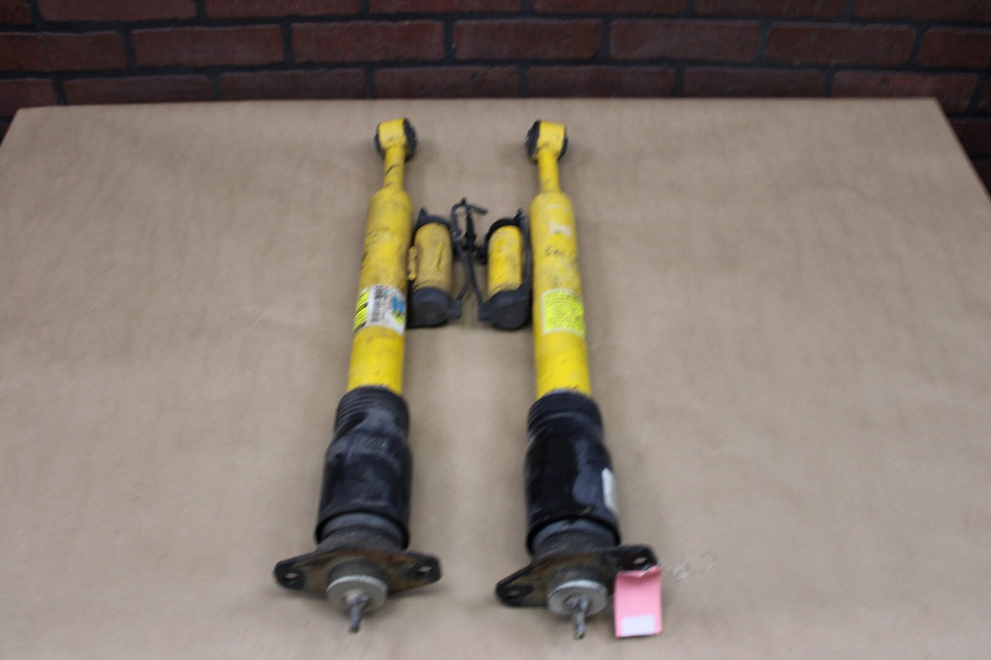 2011-2014 Challenger SRT Rear L & R Shock Absorber Strut Set 5181558ac 5181576AC