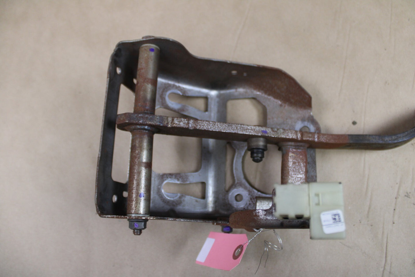 2008-2014 Dodge Challenger SRT Brake Stop Pedal Pad Switch Assembly OEM 5154689