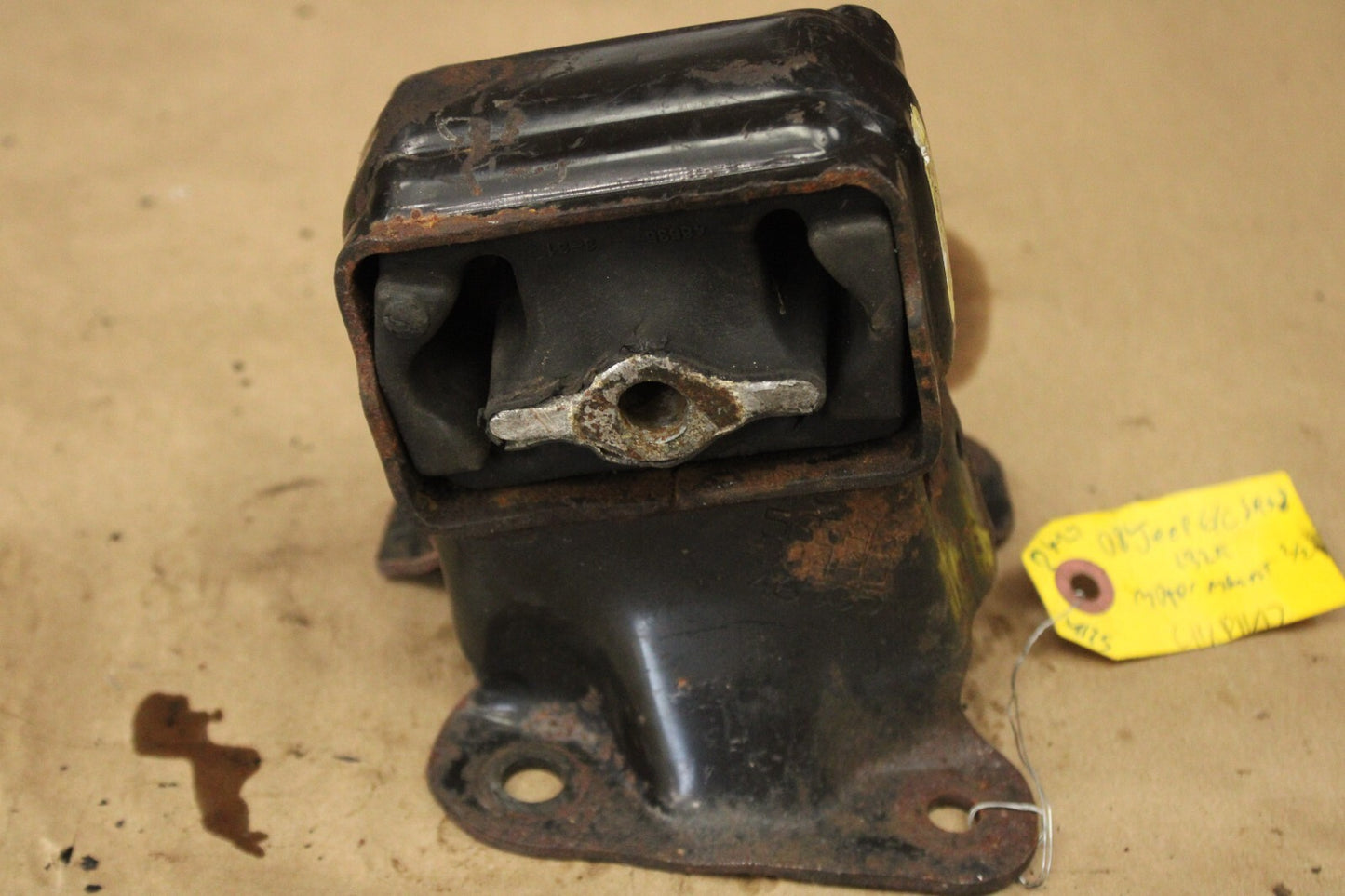 2006-2010 Jeep Grand Cherokee Commander Mopar Engine Mounting Bracket Right Side