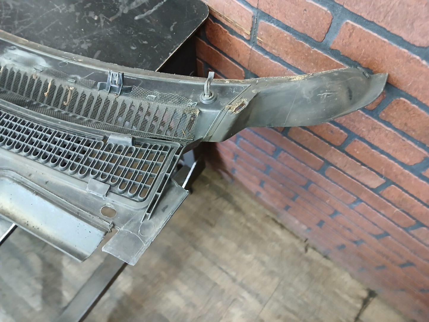 05-10 Charger 300 Magnum Windshield Defroster Cowl Panel Grille Vent 04805834ac