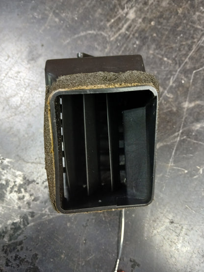 2005-2007 Chrysler 300 Front Center Passenger RH Side Dash Air Vent