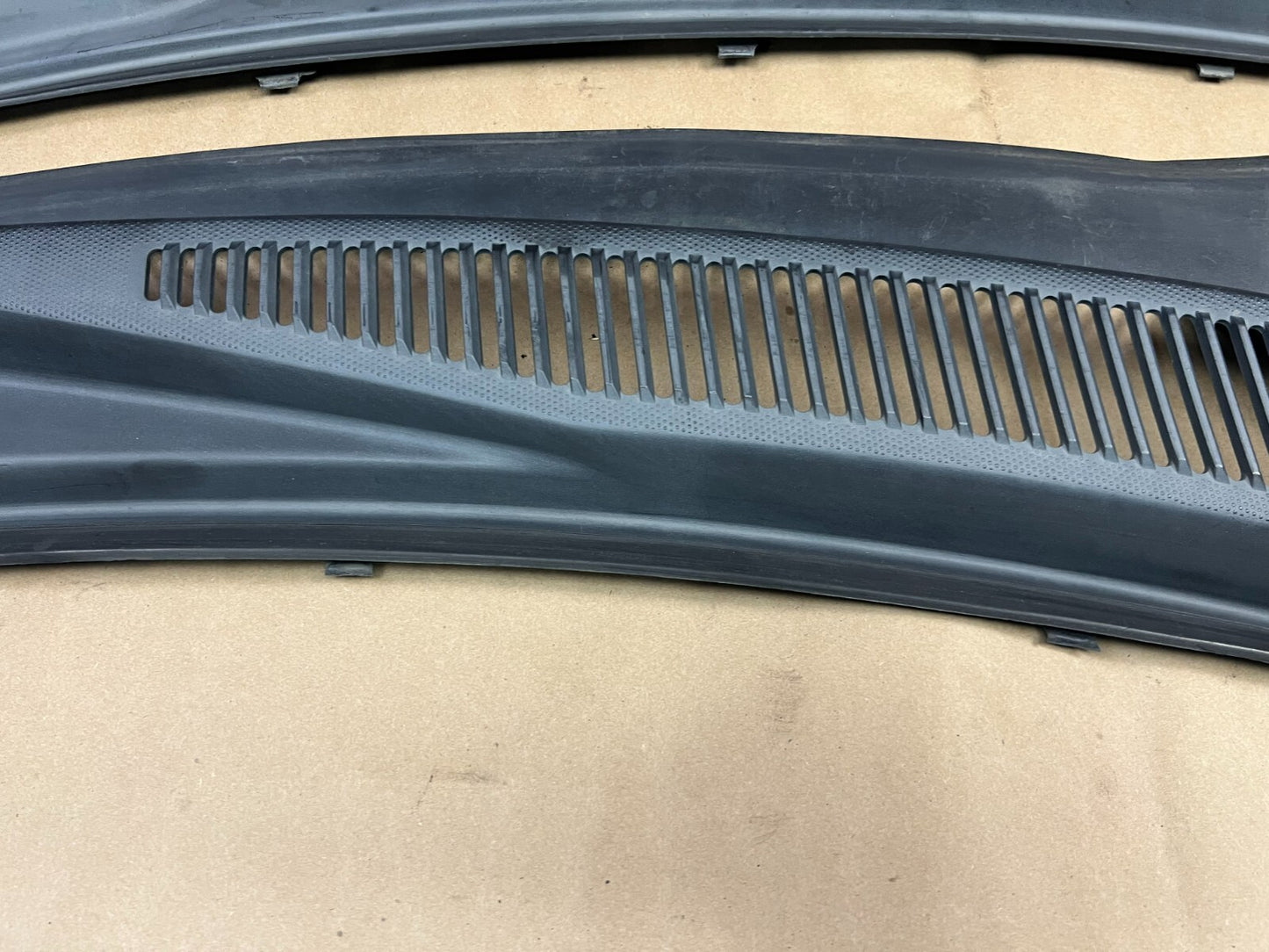 05-10 Grand Cherokee Windshield Dash Defroster Cowl Grille Trim Set-55156852ag