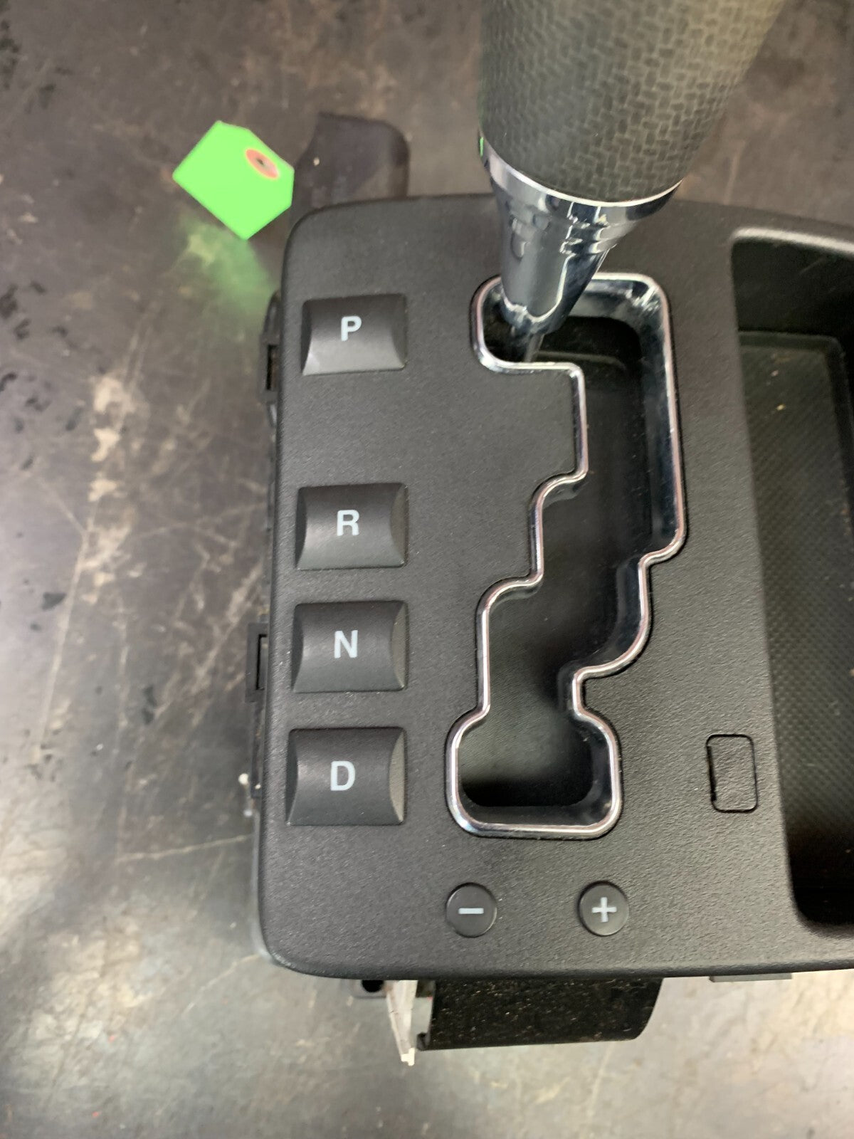 2009-2010 Jeep Grand Cherokee SRT8 SRT Automatic Transmission Shift Lever OEM