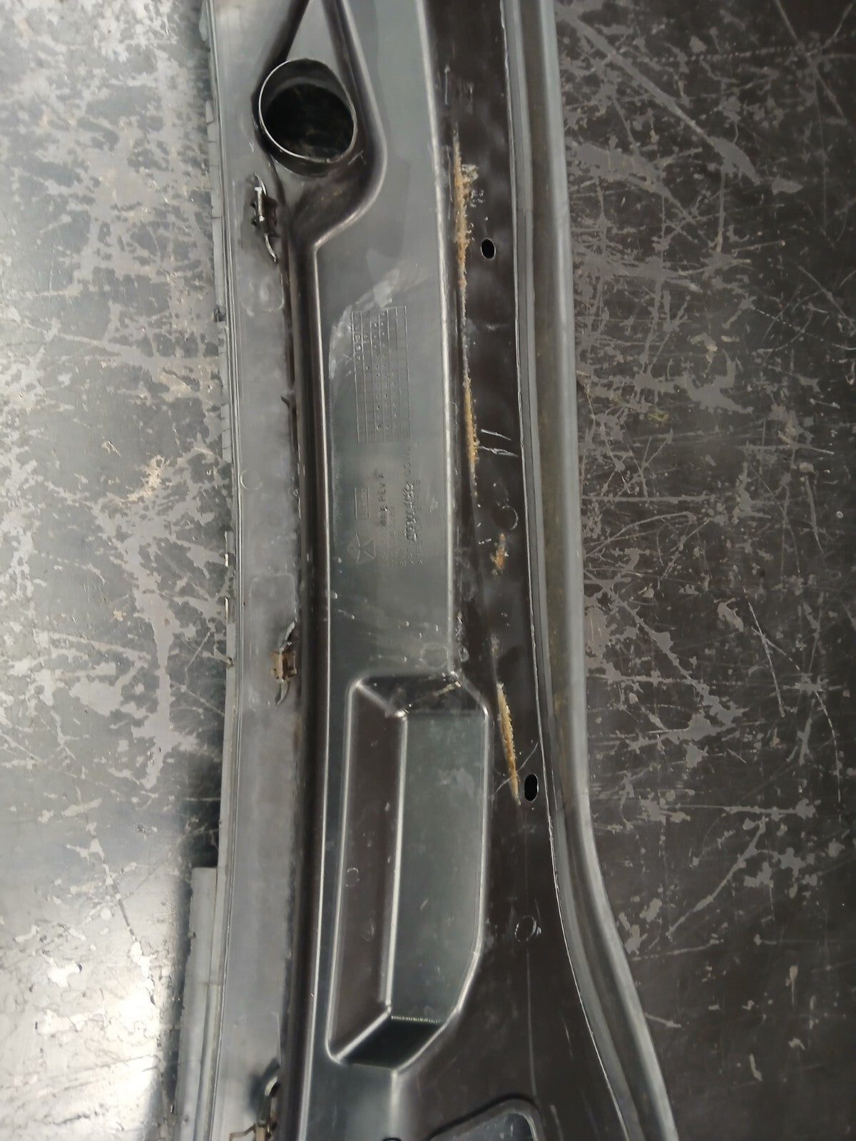 2005-2010 Charger Magnum 300 Exterior Windshield Defroster Cowl Panel 04805834ac