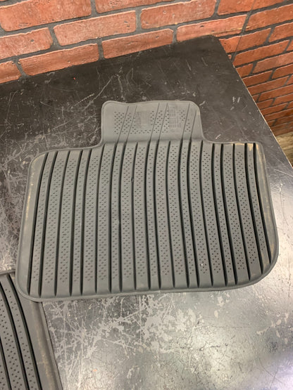 18-23 Chrysler 300 Mat Kit Rear LH AND RH Side Floor Mat Set 82213083