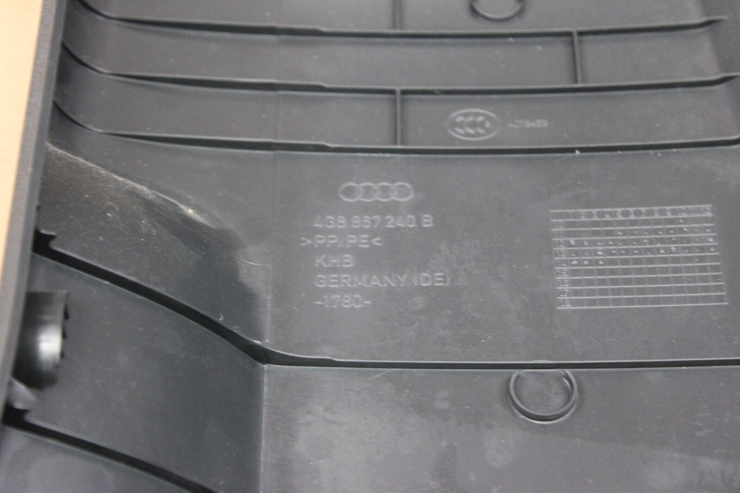 2012-2018 AUDI S7 PASSENGER RIGHT B PILLAR LOWER TRIM COVER PANEL OEM 4G8867240B