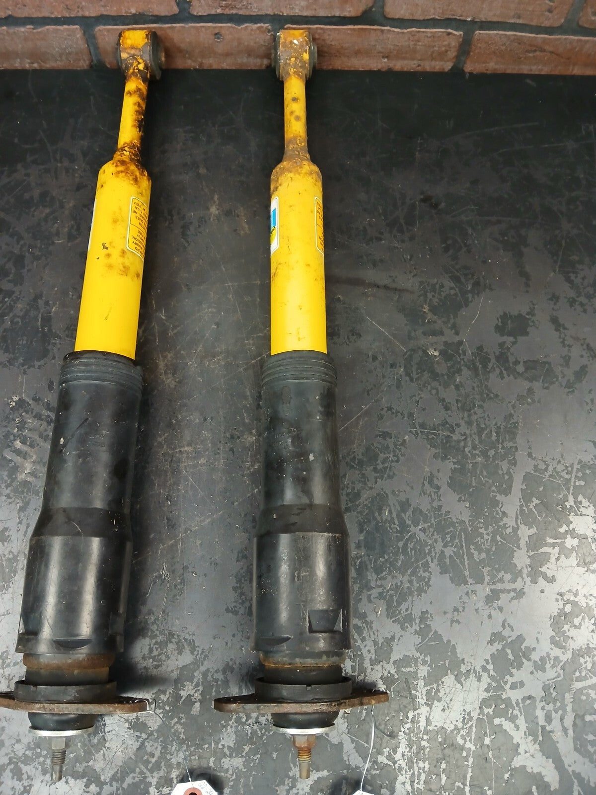 2008 Dodge Challenger Rear Suspension Shock Absorber Strut Set 05039355ad