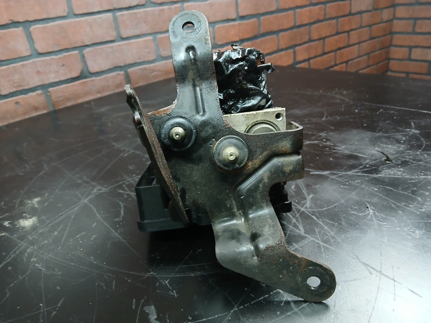 2007 Pontiac Solstice GXP Anti Lock Brake Pump ABS Module Assembly w/ Bracket