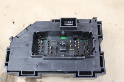 08-11 Escalade Tahoe Yukon Instrument Panel Upper Fusebox Fuse Box 20828606 01