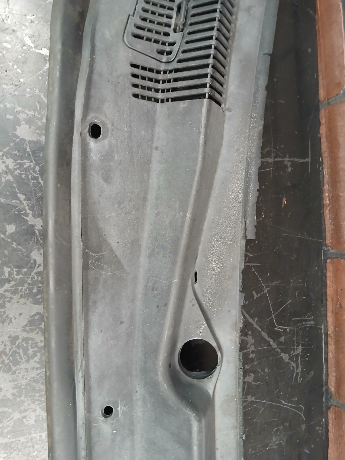 2005-2010 Charger Magnum 300 Exterior Windshield Defroster Cowl Panel 04805834ac