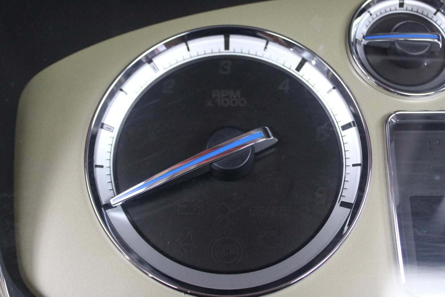 2010-2011 Cadillac Escalade Instrument Gauge Cluster Speedometer w/ Bezel 151k