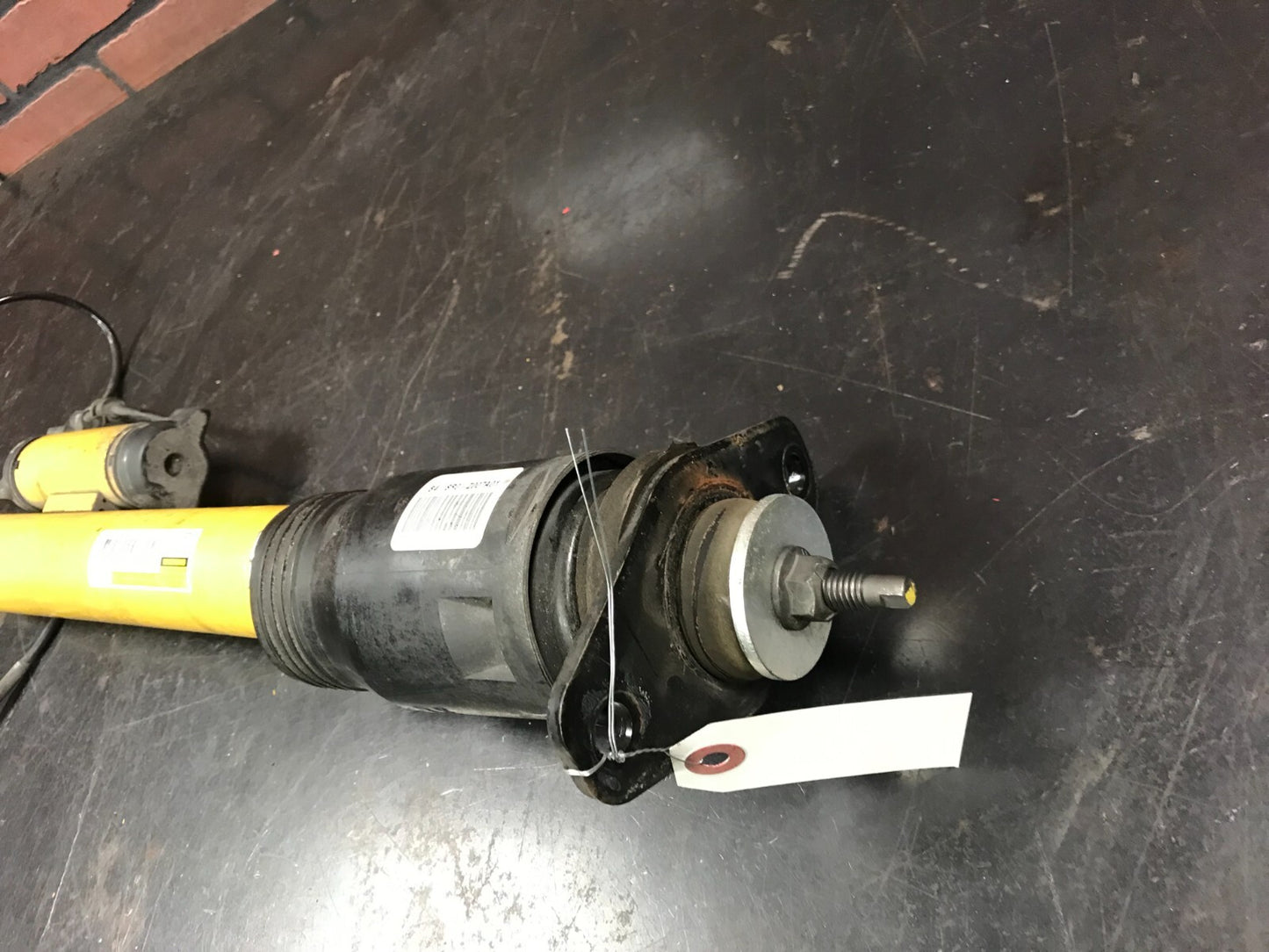2013-2022 Dodge Challenger SRT Rear Strut Shock Absorber Assembly 05181558af
