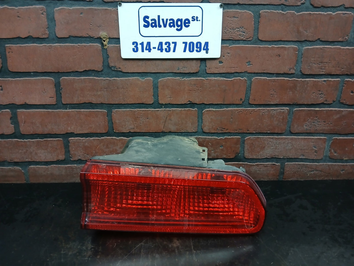 2008-2014 Dodge Challenger SRT Rear Passenger RH Side Tail Light Lamp Assembly