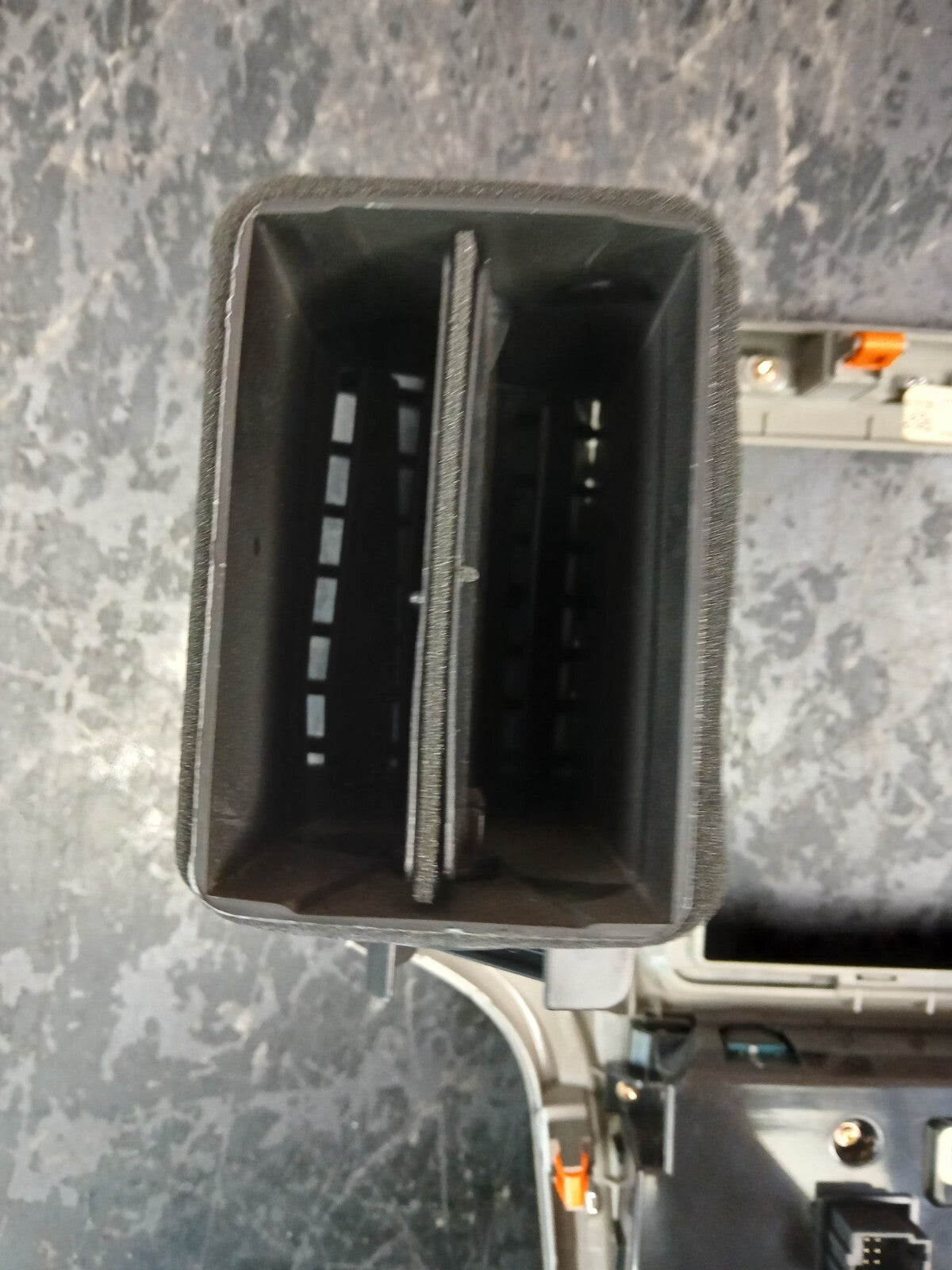 2017 GRAND CHEROKEE OEM 8.4 SCREEN BEZEL HVAC AIR A/C CLIMATE CONTROL 68254010AH