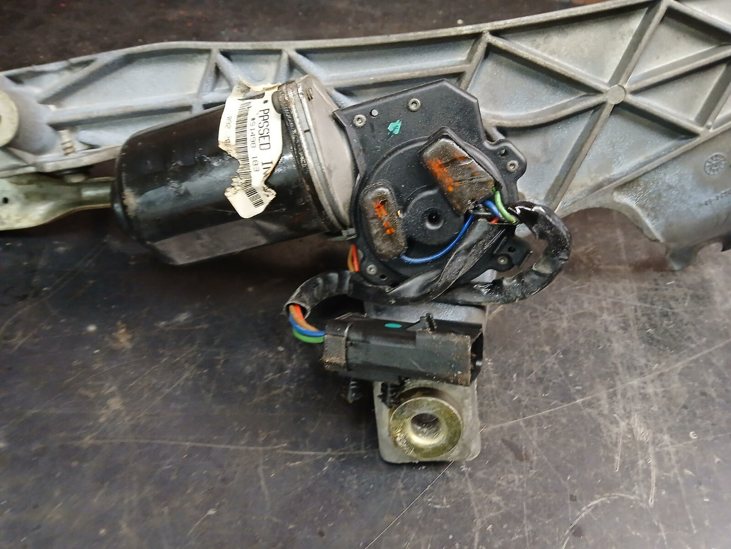 Gen 3-4 (03-10) Dodge Viper Front Windshield Wiper Linkage Assembly 04865509ad