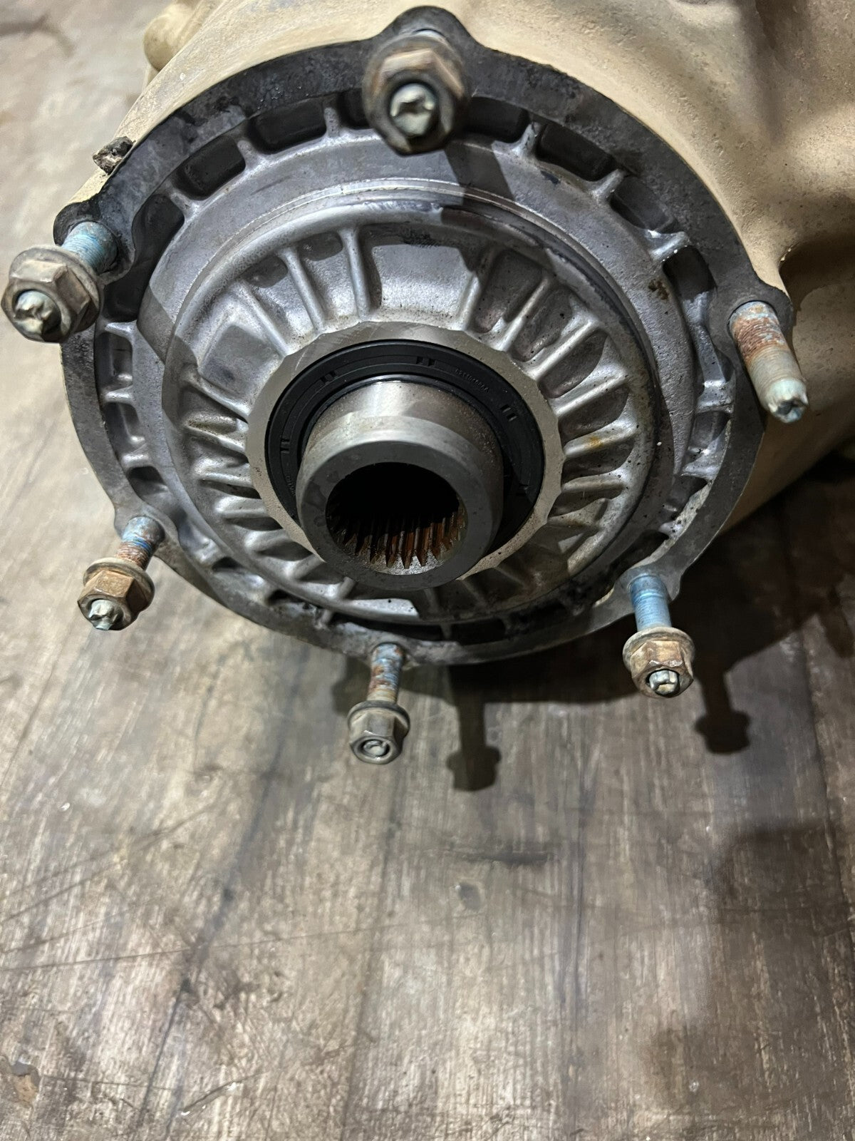 2014-2018 DODGE RAM 1500 4X4 TRANSMISSION GEARBOX TRANSFER CASE CARRIER OEM
