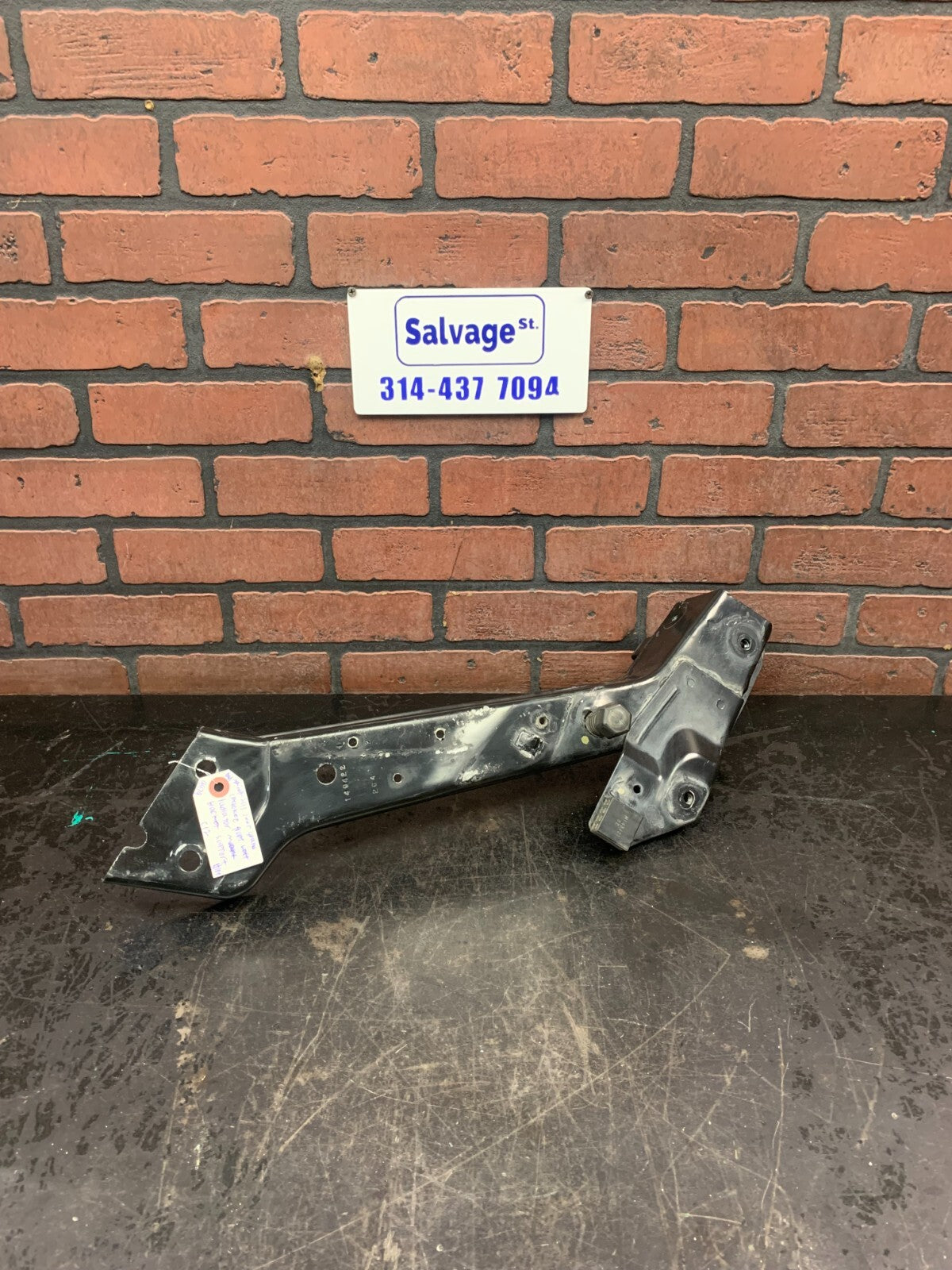 2011-2021 JEEP GRAND CHEROKEE FRONT LEFT RADIATOR MOUNT BRACKET SUPPORT OEM