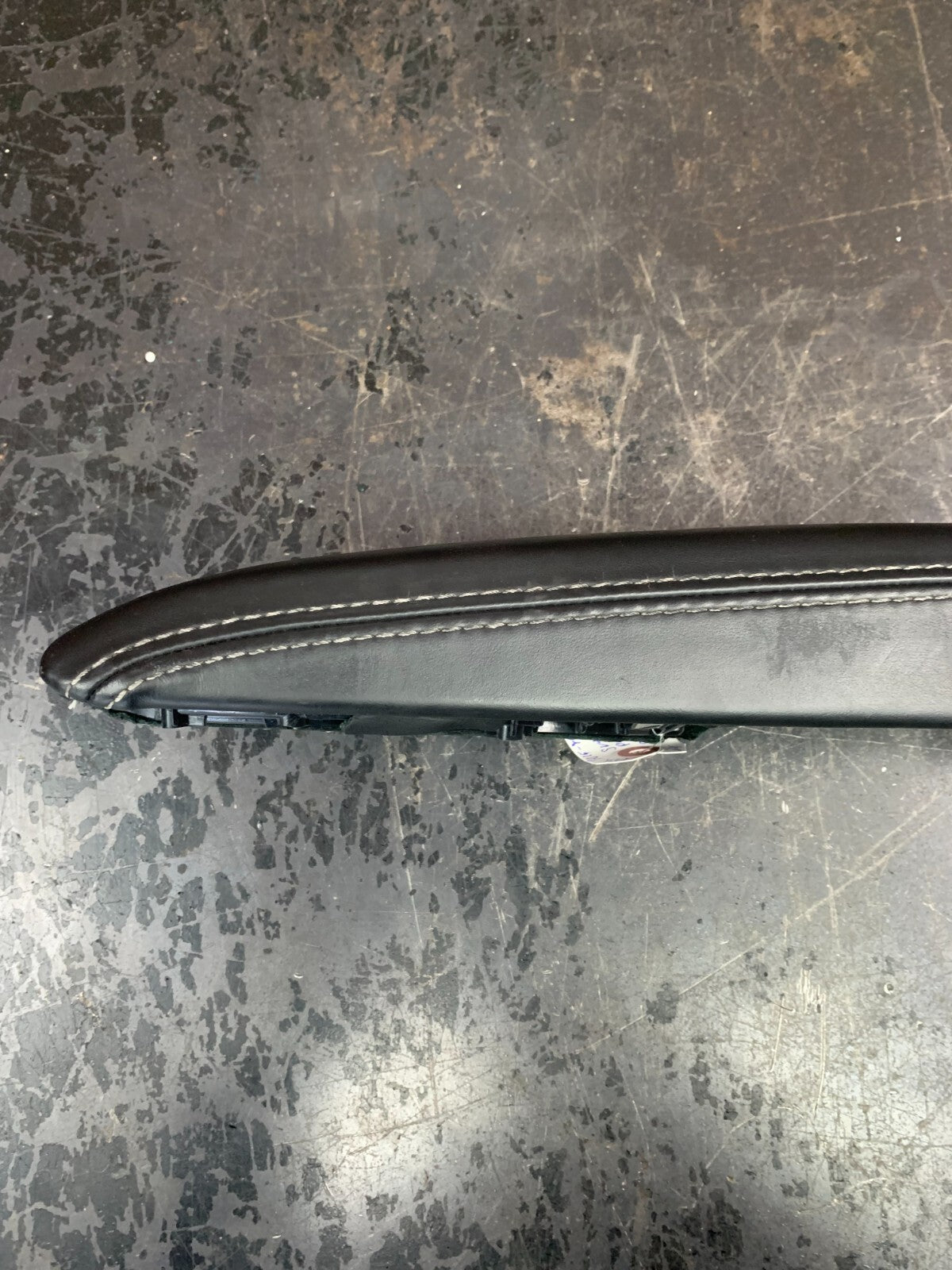 15-23 Dodge Challenger SRT OEM RH Right Passenger Side Door Armrest OEM.