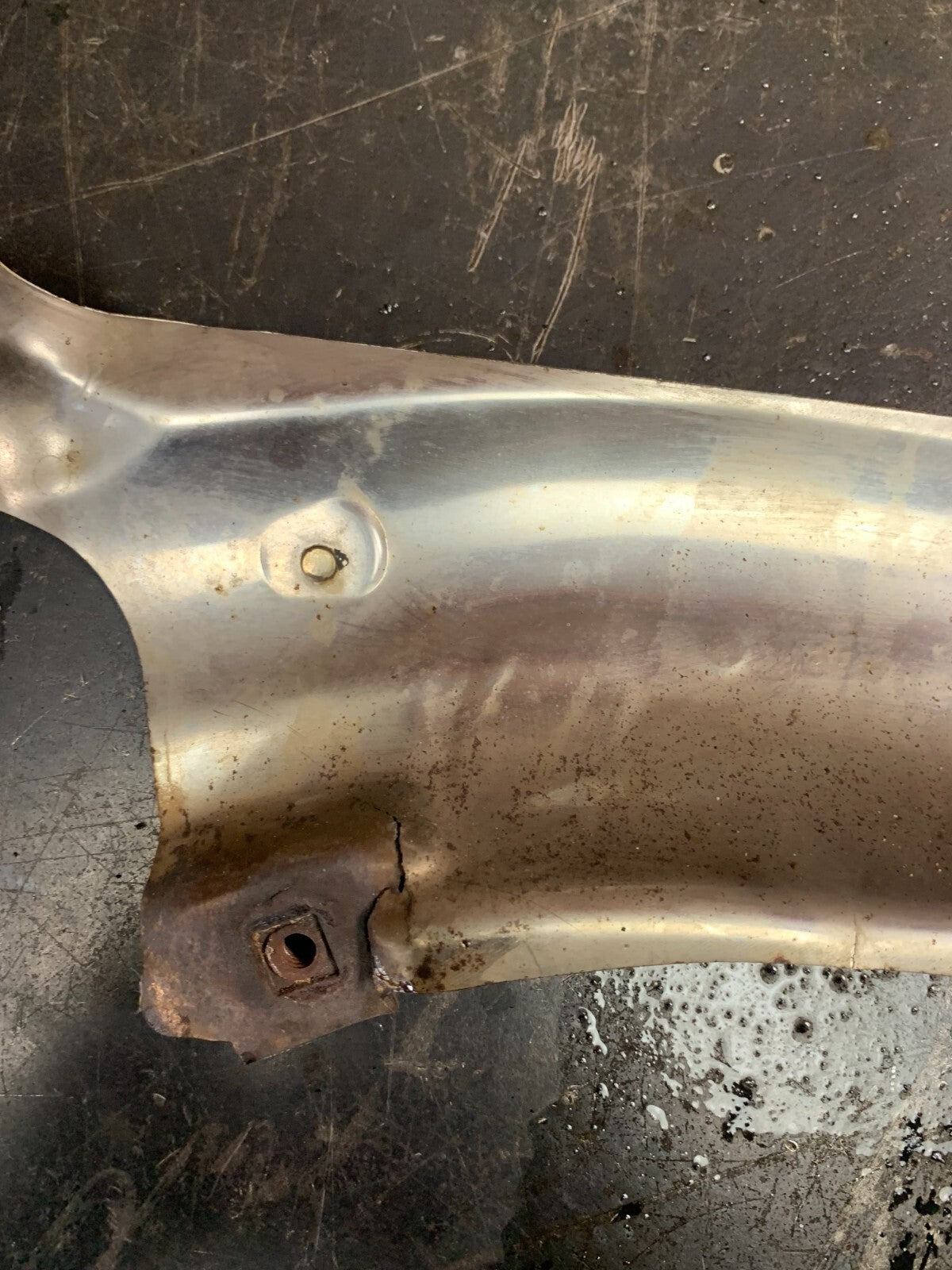 2011-2014 JEEP GRAND CHEROKEE EXHAUST MANIFOLD UPPER LEFT SIDE OEM 05038550AC