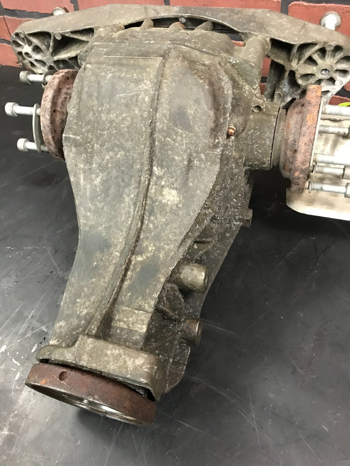 2011-2017 Audi A8 L Rear Axle Carrier Differential Case Assembly BC500043J