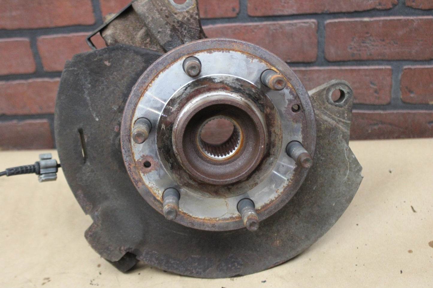 2007-2014 Cadillac Escalade OEM Front Driver LH Side Spindle Knuckle Assembly