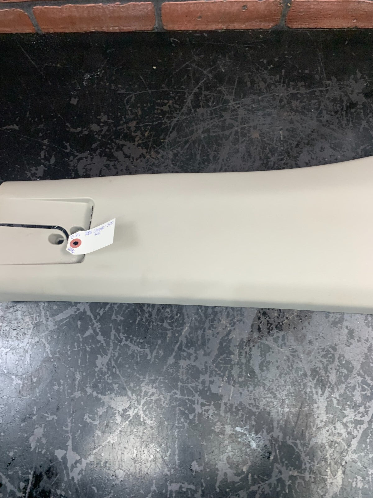 2005-2007 CHRYSLER 300 SRT INTERIOR LEFT CENTER B PILLAR TRIM OEM OUM23BD1AH.