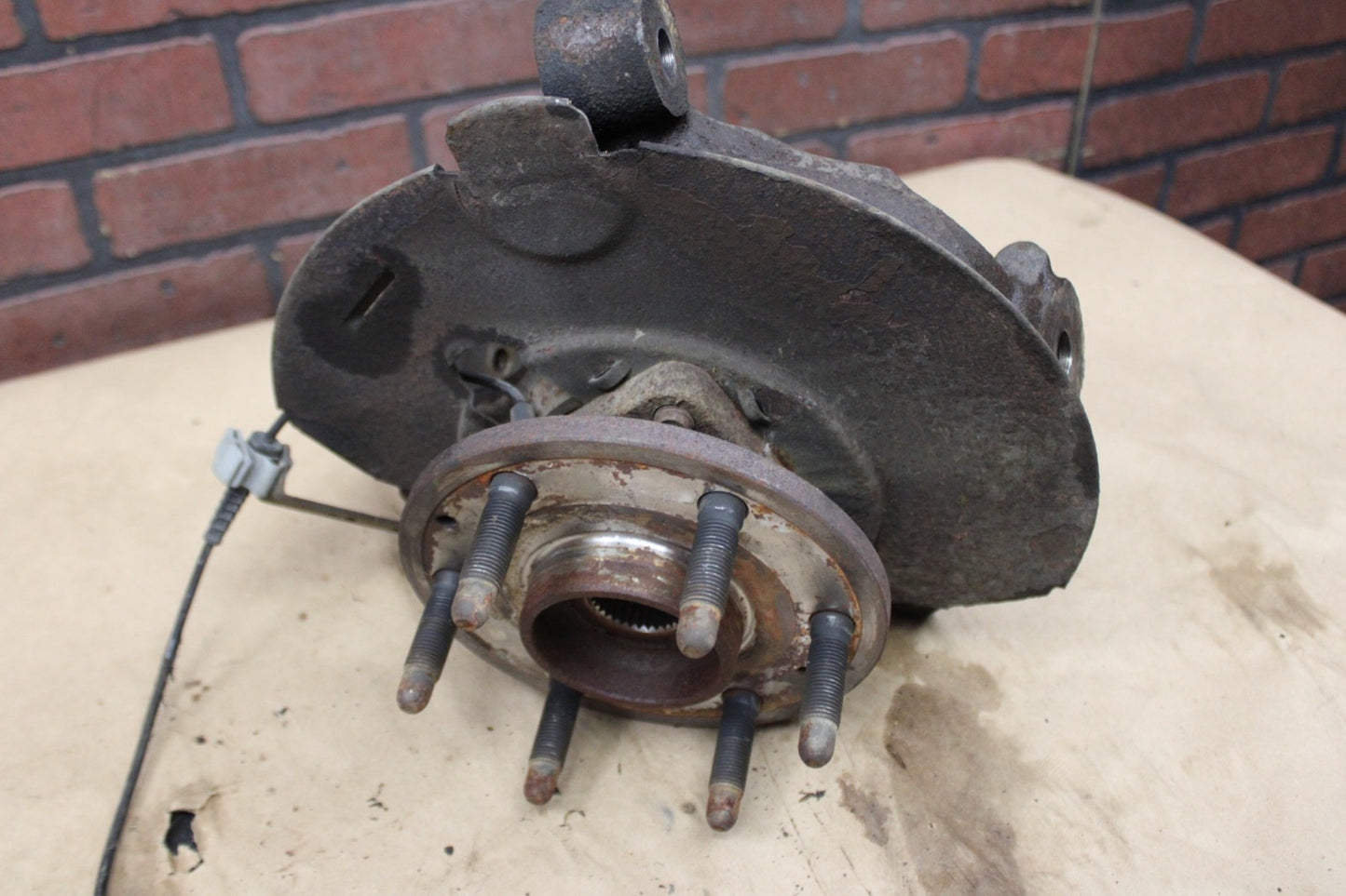 2007-2014 Cadillac Escalade OEM Front Passenger RH Side Spindle Knuckle Assembly