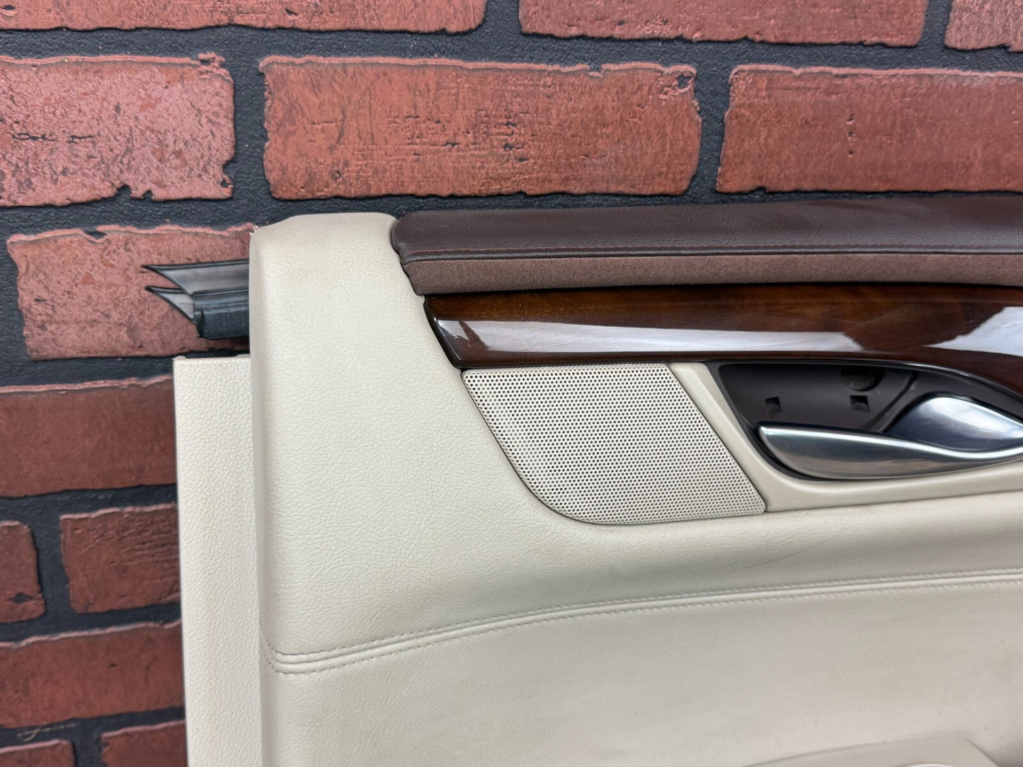 15-20 Escalade Woodgrain Shale Tan Front Passenger Right RH Door Trim Panel OEM