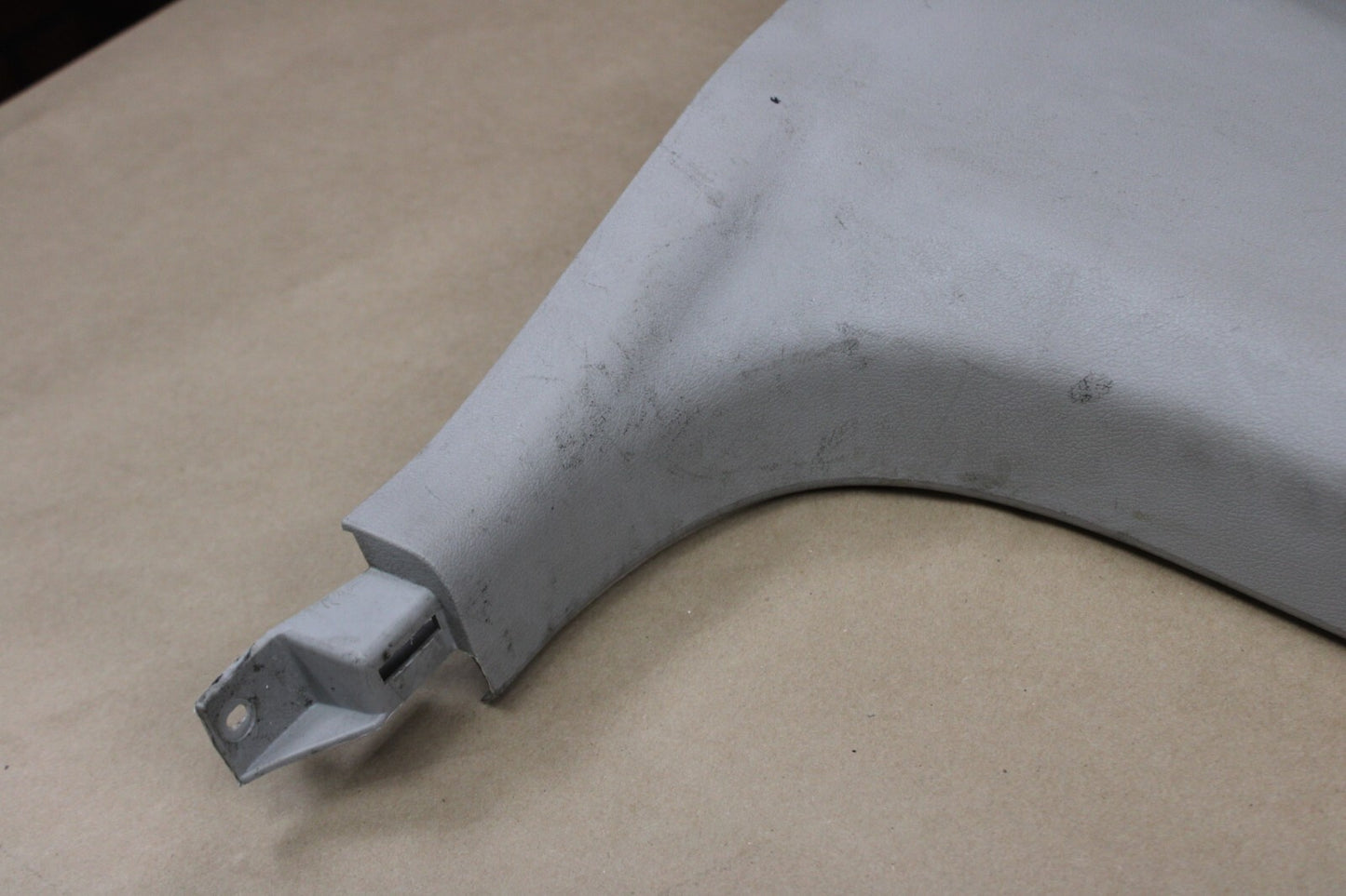 05-10 MAGNUM CHRYSLER 300C SRT8 PASSENGER RH SIDE B PILLAR LOWER TRIM 0UM22BD1AH