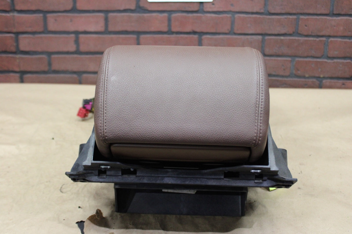 11-14 Audi A8L Rear Seat Center Console Armrest Cupholder Assembly 4H0 885 076 L
