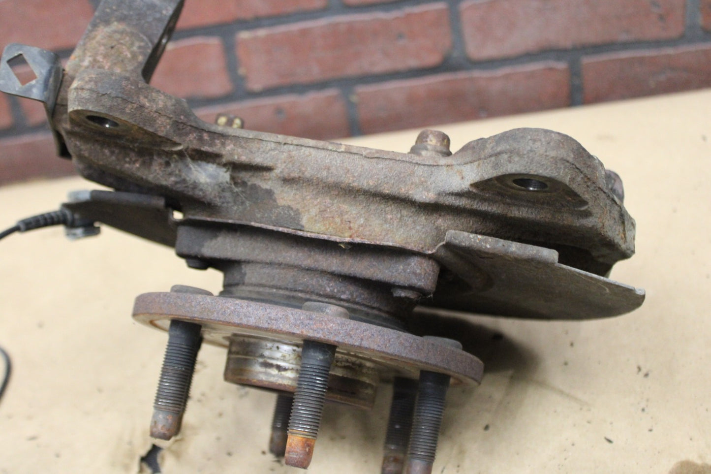 2007-2014 Cadillac Escalade OEM Front Driver LH Side Spindle Knuckle Assembly